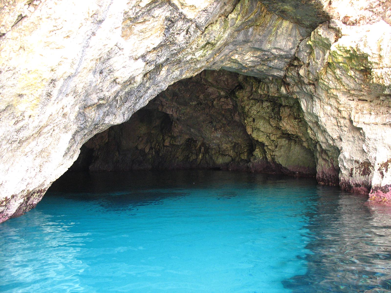 Пещера в Фискардо.jpg
